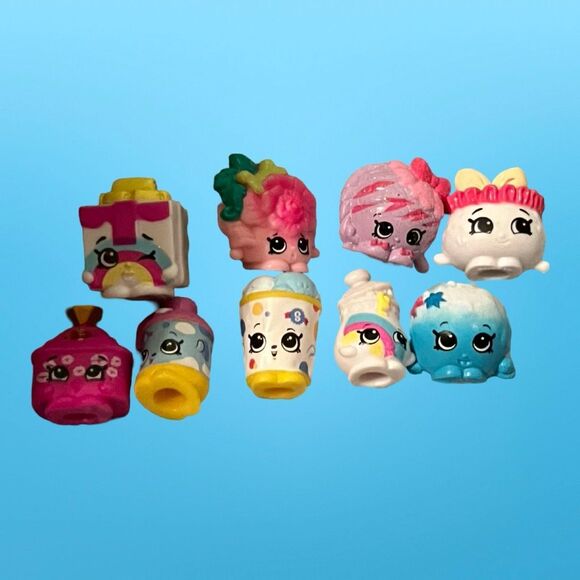 Lot of 8 Moose Toys Shopkins Wild Styles Fuzzy Shoppets 5 Stands & Shopkins - Picture 2 of 9